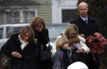 Apoyo de Obama a mayor control de armas en EEUU; reabren escuelas en Newtown