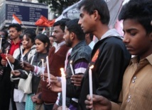 Concentración para condenar la violación y pedir la reforma de la ley de protección de las mujeres en Kolkata, India.