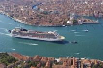 Un crucero, pasando por Venecia
