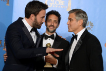 De izquierda a derecha, Ben Affleck, Grant Heslov y George Clooney, al recibir el premio por Argo