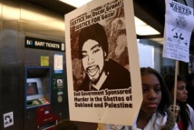 Manifestantes piden justicia por el asesinato de Oscar Grant, en el que se basa el film ganador en Sundance, Fruitvale