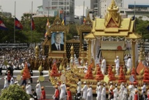 Miles de camboyanos se despiden de Sihanouk