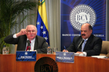Gobierno venezolano devalúa el bolívar más de 30% de 4,30 por dólar a 6,30 por dólar Gobierno venezolano devalúa el bolívar más de 30% de 4,30 por dólar a 6,30 por dólar