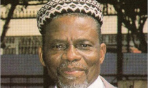 El escritor angoleño Uanhenga Xitu