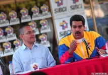 El vicepresidente de Venezuela, Nicolás Maduro-derecha-.