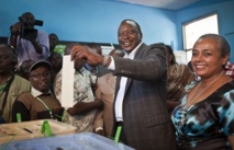 Uhuru Kenyatta, votando en las elecciones Uhuru Kenyatta, votando en las elecciones