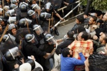Policías y manifestantes en Egipto Policías y manifestantes en Egipto