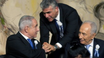 Netanyahu-izquierda-, Lapid-centro-y Peres.