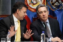 Juan Manuel Santos-izquierda-y Álvaro Uribe.