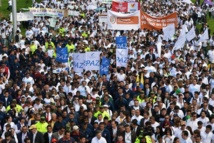 Miles de manifestantes por la paz en Bogotá, Colombia.