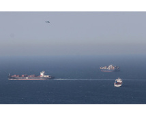 Barcos israelíes buscan los restos del avión sin piloto en el mar. Barcos israelíes buscan los restos del avión sin piloto en el mar.