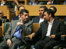 Mashaie-izquierda-y Ahmadinejad