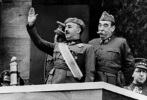 Francisco Franco-izquierda-.