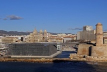 El MuCEM, a la izquierda.