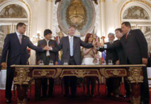 Una de las primeras reuniones para constituir el Banco del Sur. Una de las primeras reuniones para constituir el Banco del Sur.