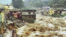 Decenas de muertos y miles de personas aisladas en India por las lluvias del monzón Decenas de muertos y miles de personas aisladas en India por las lluvias del monzón