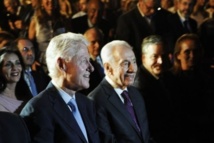 Bill Clinton-izquierda-y Shimon Peres