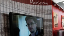 Snowden sigue en Moscú, Ecuador podría tardar hasta dos meses en estudiar su petición de asilo