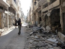 Un rebelde en las calles de Homs