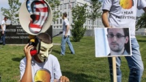 Manifestantes en Ucrania apoyando a Edward Snowden