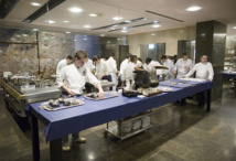Cocineros trabajando en El Bulli Cocineros trabajando en El Bulli