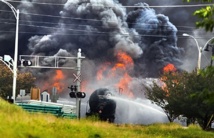 Canadá: tren que transportaba petroleo descarrila en medio de un pueblo Canadá: tren que transportaba petroleo descarrila en medio de un pueblo