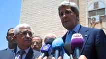 Mahmud Abbas-izquierda-y John Kerry