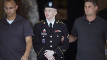 Bradley Manning, en el centro.