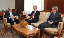 Muhammad Al Baradei-izquierda-y William Burns-centro-en El Cairo. Muhammad Al Baradei-izquierda-y William Burns-centro-en El Cairo.