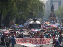 Miles de maestros bloquearon por horas accesos a aeropuerto de Ciudad de México
