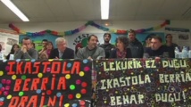 Un acto a favor de las escuelas en vasco Un acto a favor de las escuelas en vasco