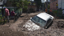 Peligrosa búsqueda de desaparecidos en México, donde lluvias dejan unos 100 muertos