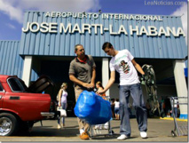 Cubanos han realizado más de 180.000 viajes al exterior este año Cubanos han realizado más de 180.000 viajes al exterior este año