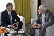 Los viceministros de exteriores estadounidense-izquierda-e iraní Los viceministros de exteriores estadounidense-izquierda-e iraní