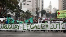 Manifestantes a favor de la legalización en Uruguay