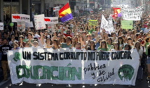 Manifestantes contra la reforma y los recortes