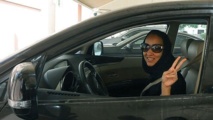 Una mujer en Arabia, al volante Una mujer en Arabia, al volante