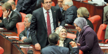 Diputadas en el parlamento turco Diputadas en el parlamento turco