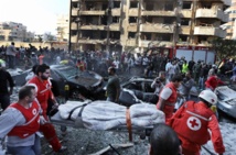 Los servicios de emergencia en el atentado frente a la embajada iraní en Beirut.