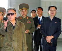 Kim Jong-il, a la izquierda, y Jang Song Thaek, a la derecha