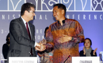 Roberto Azevedo-izquierda-y Gita Wirjawan Roberto Azevedo-izquierda-y Gita Wirjawan