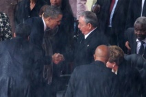 Barak Obama-izquierda-y Raúl Castro