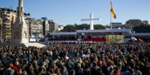 Gente en la misa en Madrid