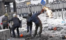 Cinco muertos y 300 heridos en enfrentamientos en Kiev entre policías y manifestantes Cinco muertos y 300 heridos en enfrentamientos en Kiev entre policías y manifestantes