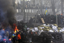 El presidente ucraniano acepta la dimisión del gobierno y el parlamento deroga leyes antiprotestas El presidente ucraniano acepta la dimisión del gobierno y el parlamento deroga leyes antiprotestas