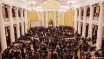 Opositores evacúan ayuntamiento de Kiev tras liberación de manifestantes