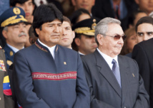 Evo Morales-izquierda-y Raúl Castro. Evo Morales-izquierda-y Raúl Castro.
