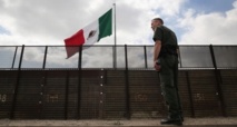 Un policía estadounidense en la frontera con México