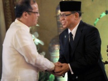 El presidente filipino y la rebelión musulmana firman un acuerdo de paz histórico El presidente filipino y la rebelión musulmana firman un acuerdo de paz histórico