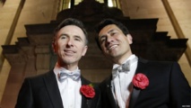 Gays británicos se dan el "sí" en el primer día legal para el matrimonio homosexual Gays británicos se dan el "sí" en el primer día legal para el matrimonio homosexual